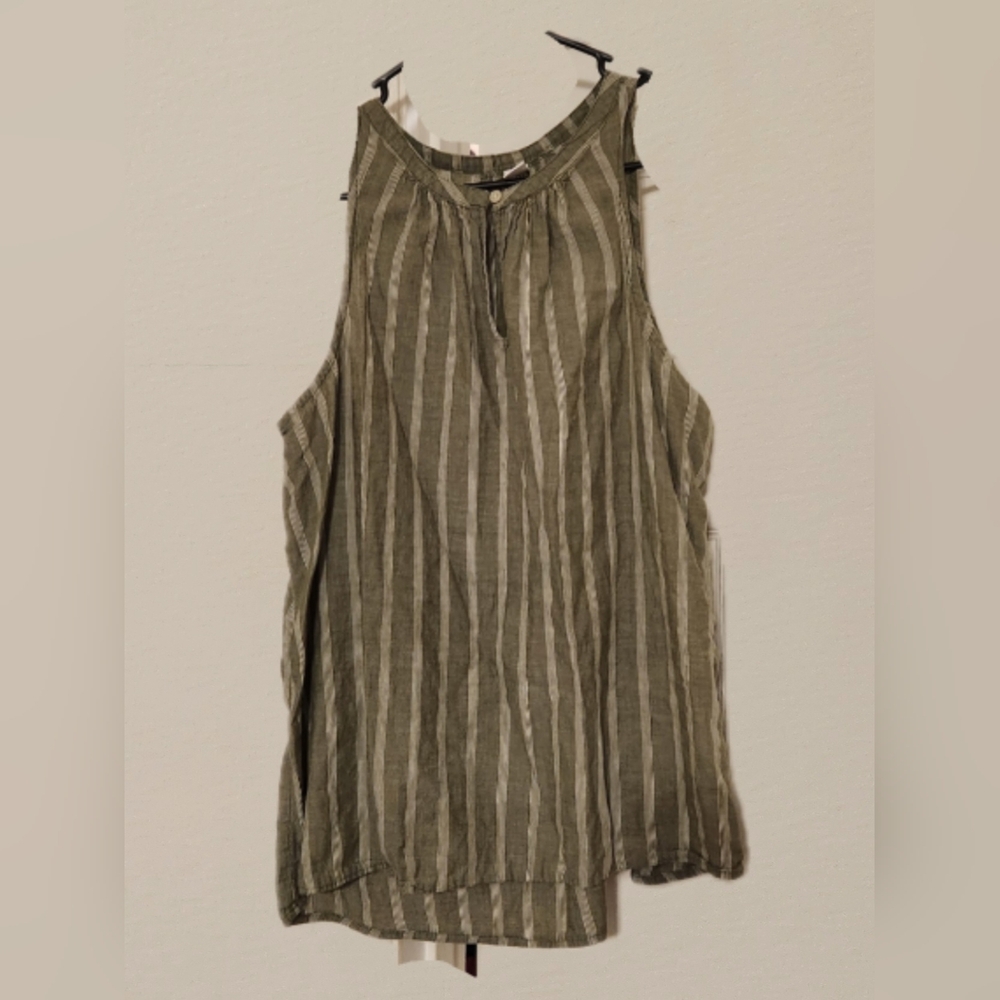 Old Navy sleeveless shirt